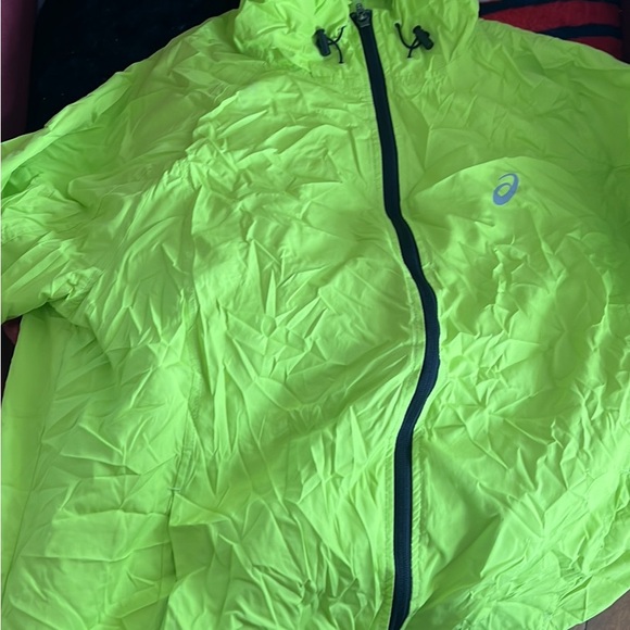 ASICS PACKABLE JACKET size LARGE. Water resistant, wind resistant, reflectivity. - Picture 1 of 4